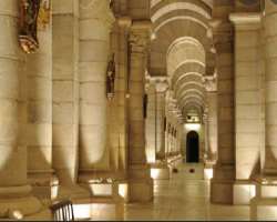 The crypt of the church contains over 500 columns out of which 50 of them are monolithic. All of these are different in size and shape.
